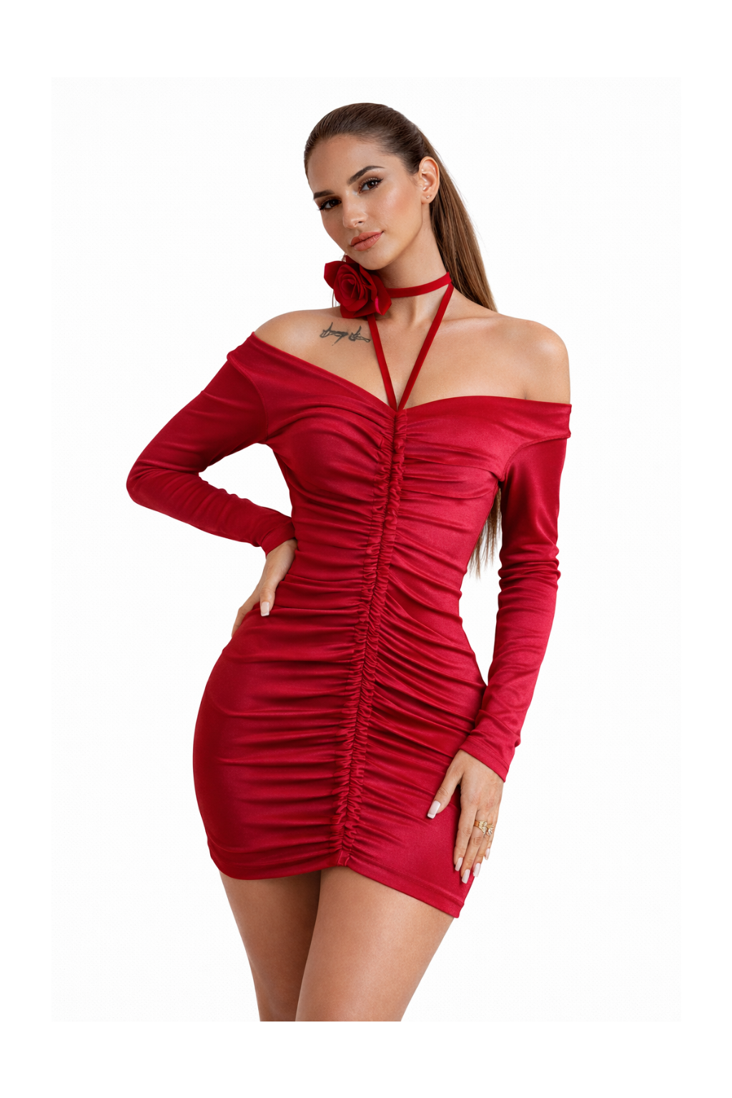 Rochie scurtă, mini, cu croială tip bodycon (mulată), perfectă pentru a pune în evidență silueta.